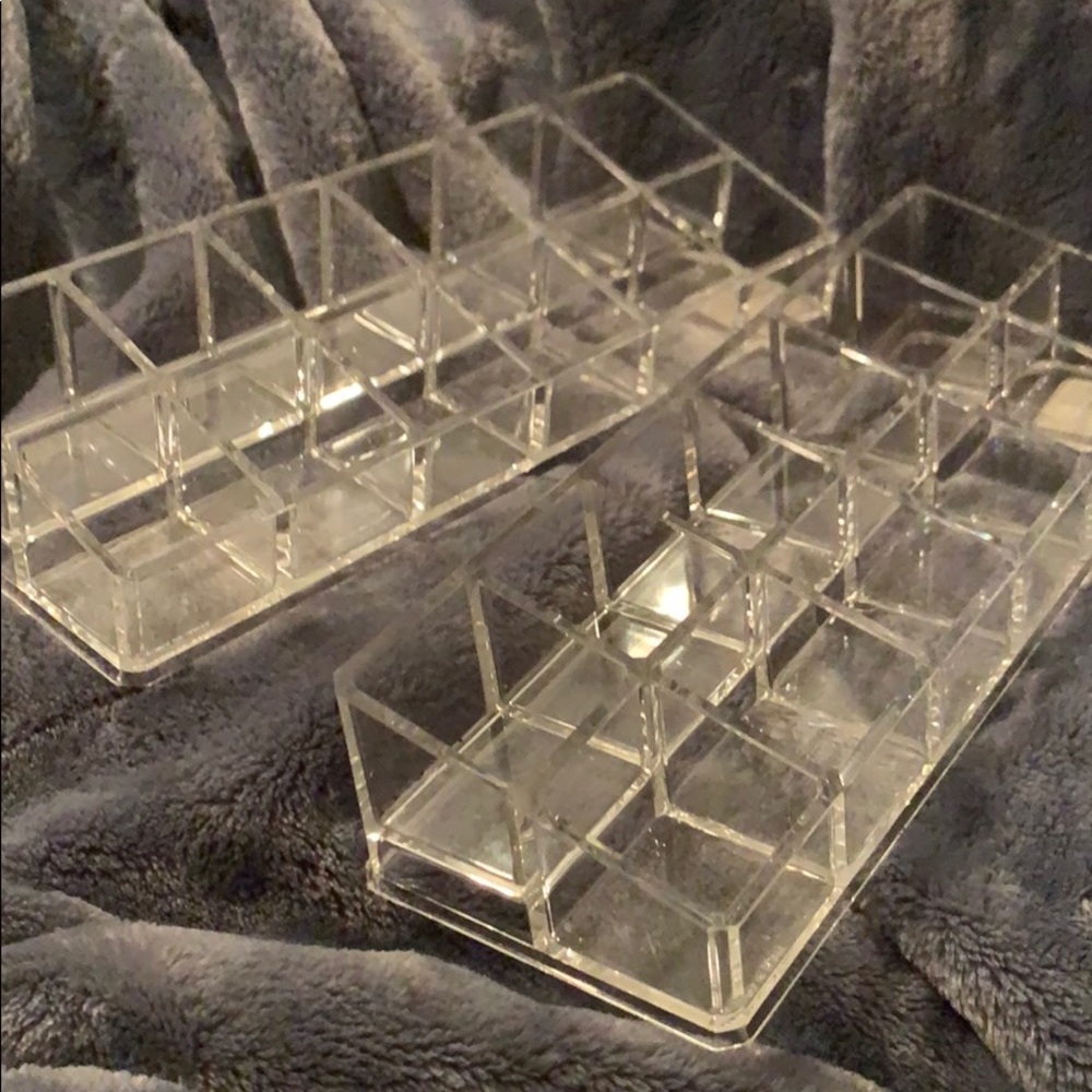 2 clear organizers